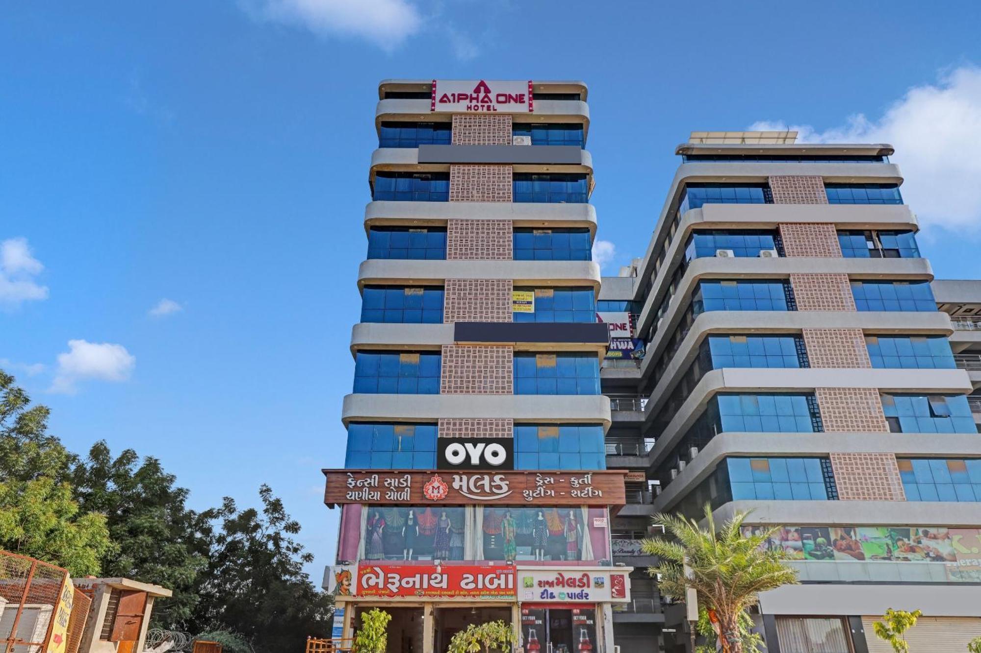 Hotel Collection O Alpha One Ahmadabad Zewnętrze zdjęcie